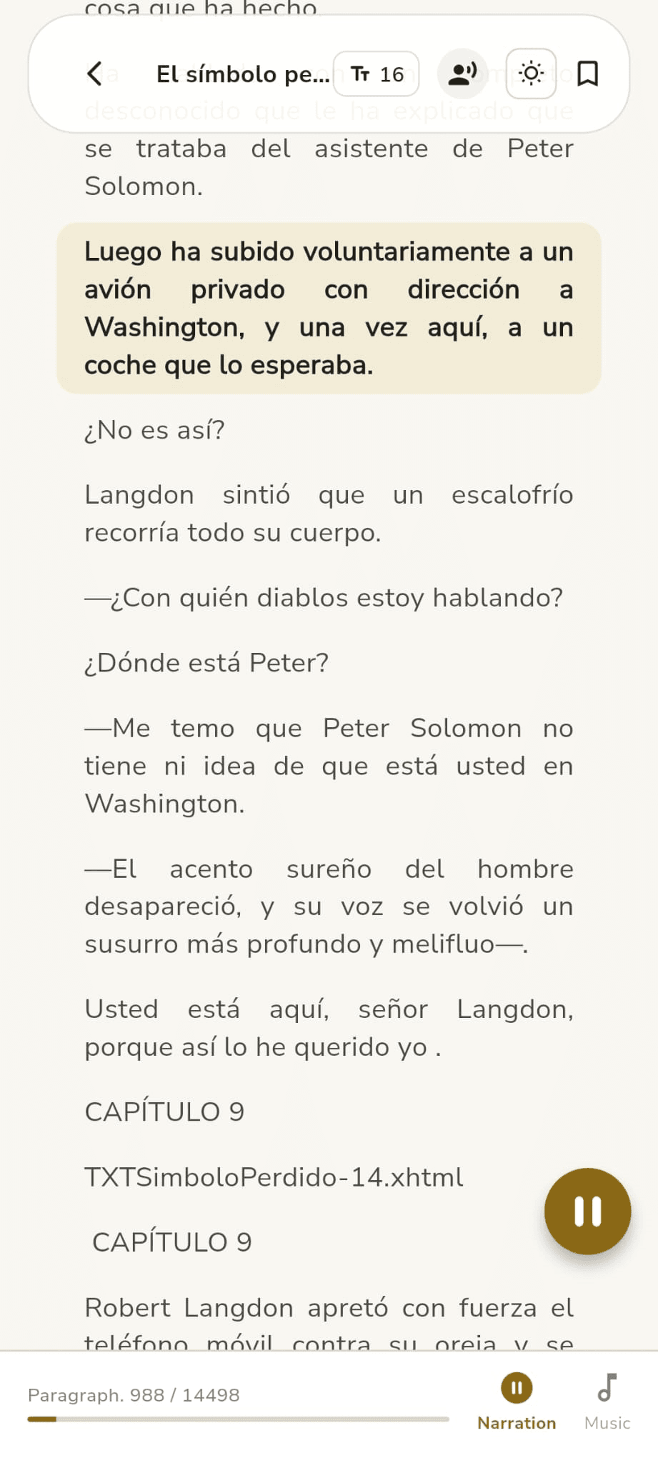 Usuario utilizando el comando de voz para controlar la lectura en la app ReadMeBook